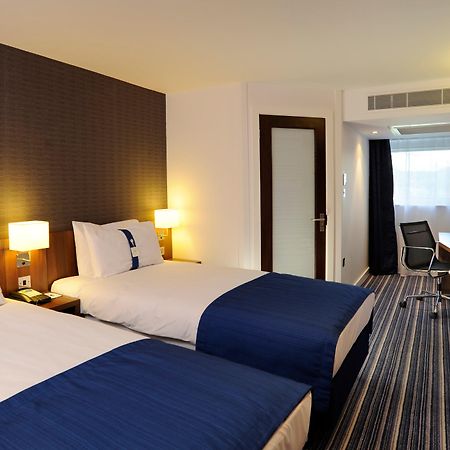 Holiday Inn Express Crewe, An Ihg Hotel Exterior foto