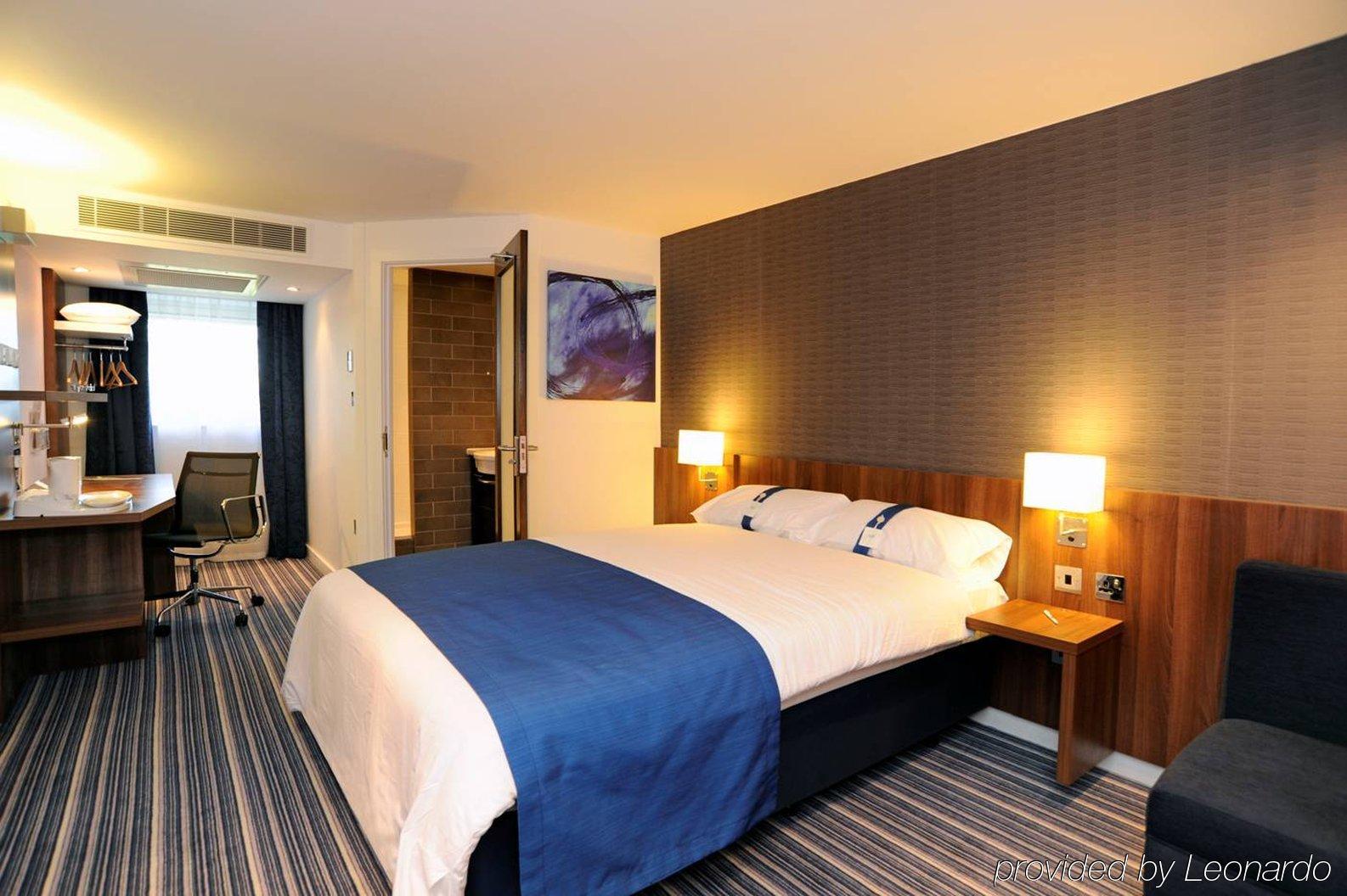 Holiday Inn Express Crewe, An Ihg Hotel Exterior foto